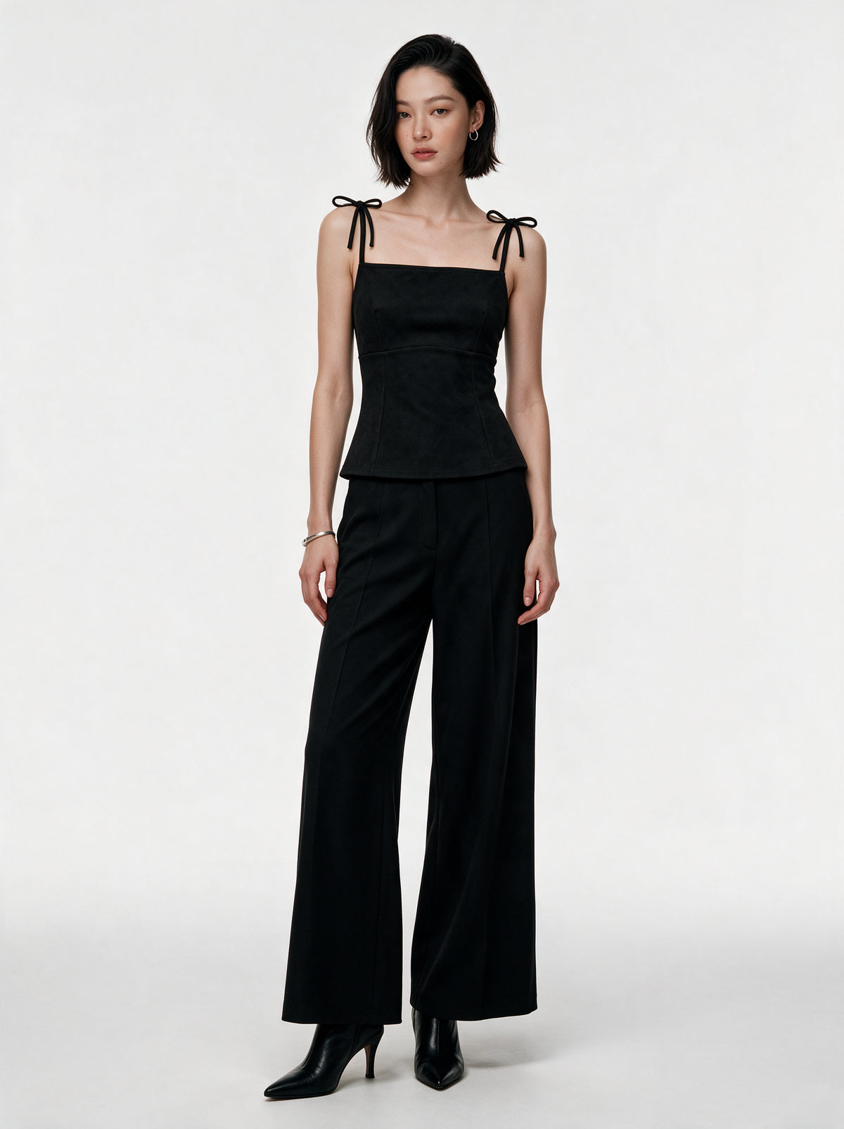 Valeria Ribbon Tie Cami - Noir — model full body