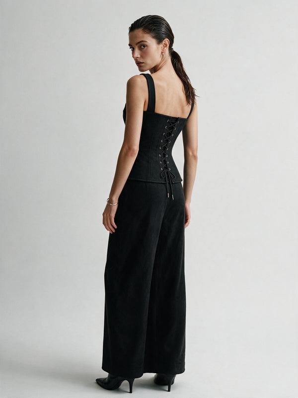 Valeria Sculpted Lace-Up Corset - Noir — model full body